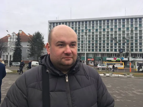 Напад на агітнамет у Луцьку: за справу взялася поліція (фото)