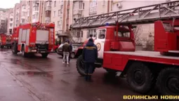 Три пожежні авто, «швидка» та поліція: у Луцьку горіла багатоповерхівка (фото, відео)
