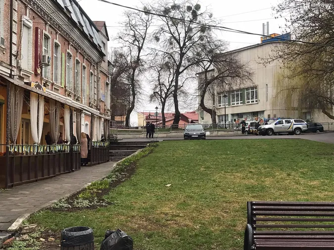 Біля ЦНАПу в Луцьку – поліція і рятувальники: говорять про замінування (фото, оновлено)