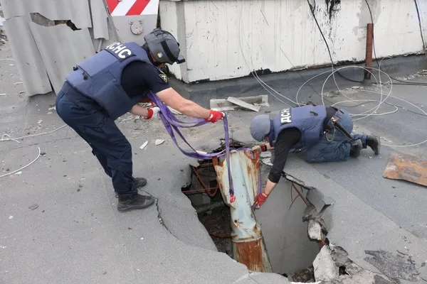 Могла стерти багатоповерхівку у попіл: У Харкові знешкодили потужну бомбу (фото, відео)