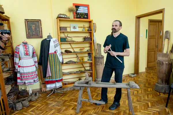 Волинський умілець виготовляє унікальні дерев'яні іграшки (фото)