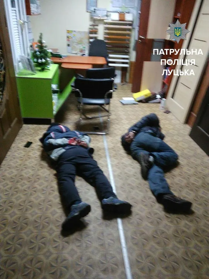 У Луцьку невідомі посеред ночі вдерлись в магазин (фото, відео)