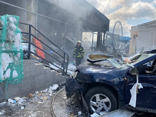 Удар по Вінниці: 12 загиблих і 25 поранених, горять 50 автомобілів (фото, відео)
