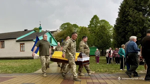 Загинув на Курщині: на Волині попрощалися з полеглим воїном Василем Жуком (фото)