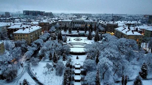 Крутезні фото засніженого Луцька з висоти