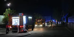 У Луцьку ліквідували пожежу в «Адреналін Сіті»: рятувальники розбирають конструкції (фото)