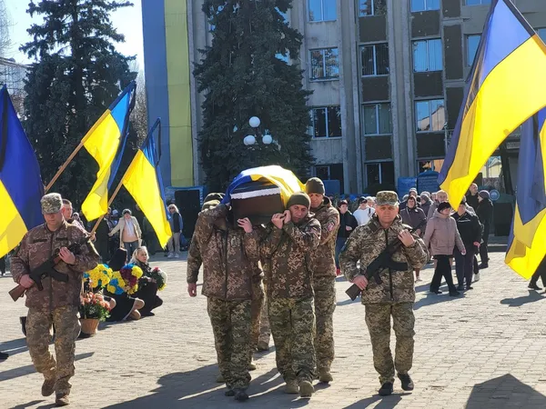 Двічі доброволець: у Ковелі попрощалися з 41-річним воїном Вячеславом Куцем (фото)