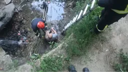 У Луцьку чоловік впав у рів та не міг сам вибратися (відео)
