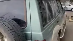 У Луцьку невідомі розписали матюками машину атовця (відео)