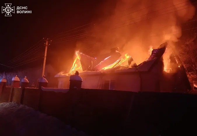 У селищі на Волині горів житловий будинок (фото)