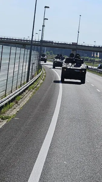 Польща перекинула понад тисячу військових на кордон із Білоруссю (фото)