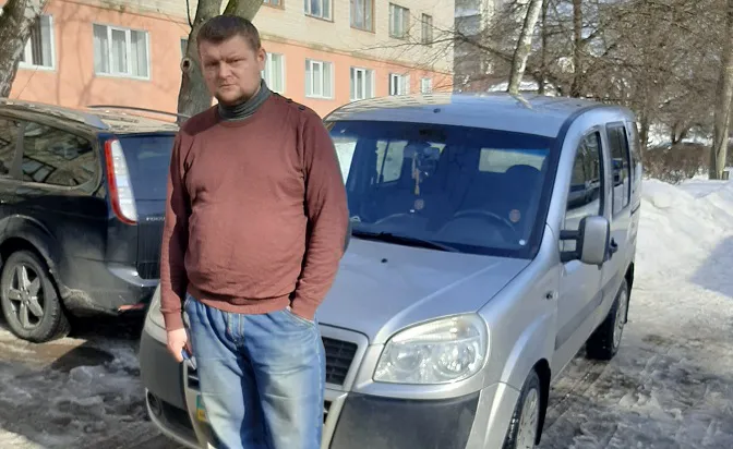 Знайомтесь – автохам: лучанин хоче зробити відомим водія, який підпер його авто (відео)