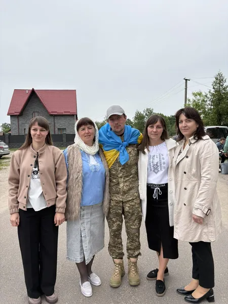 Сльози щастя і радість: удома зустріли звільненого з полону волинянина Андрія Войчука