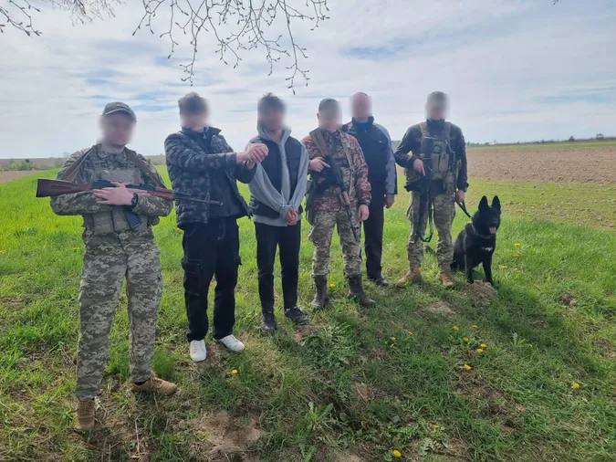 Не дійшов 1,5 км: під кордоном зловили 28-річного ухилянта з Луцька (фото)