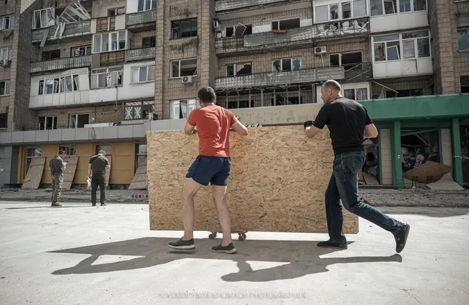 Луцький фотограф, який зараз служить, показав кадри трагедїі у Покровську (фото)