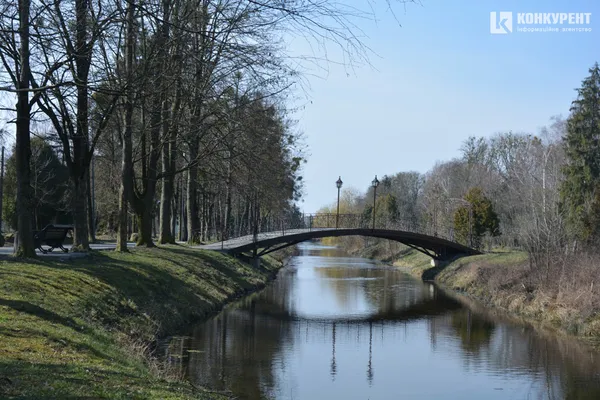 Карантинна весна у Луцьку: маски, черги і малолюдні вулиці (ФОТО)