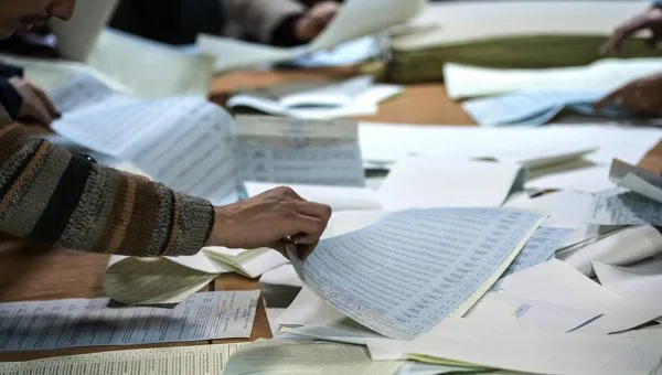 На Волині окружна виборча комісія отримала протокол з майбутнього