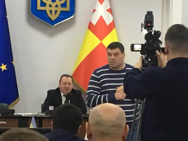 Бійка чи провокація: у Луцькраді чубилися (фото, відео)