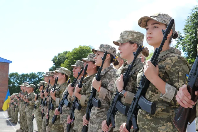 Пів сотні курсантів луцького вишу склали присягу на вірність Україні (фото)