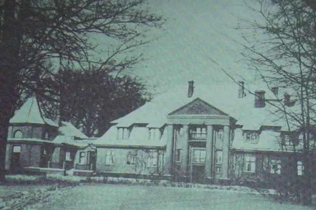 Палац та каплиця в Пустомитах, фото до 1939 року