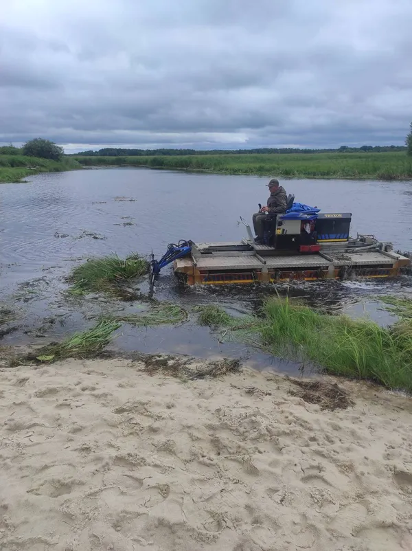 На річці Стохід у Любешові розпочали розчистку русла (фото)