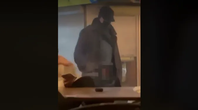 У Луцьку чоловік показував геніталії відвідувачам бару (відео 18+)