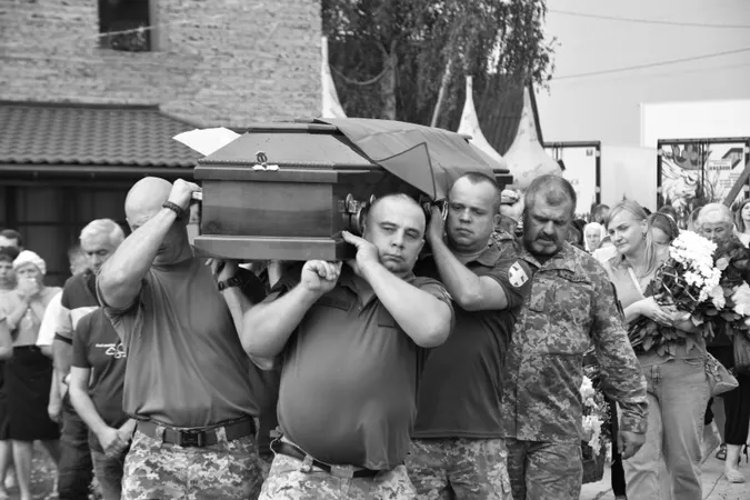 Луцька громада провела в останню путь Захисників Віталія Велічка та Антона Бучка (фото)