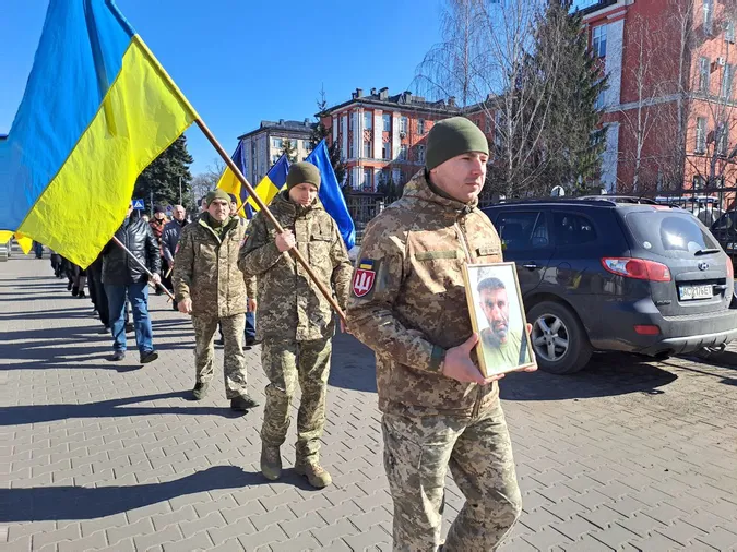 Ковельська громада попрощалася з воїном Олександром Маслом (фото)