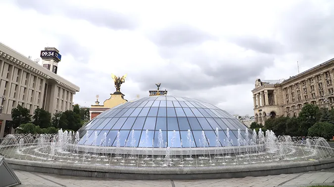 У Києві на Майдані Незалежності запрацювали фонтани (фото)
