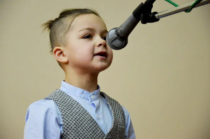 У Луцькому «політесі» чоловіки креативно привітали жінок (фото)