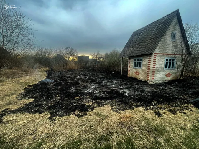 На Волині палії ледь не знищили дачний будинок (фото)