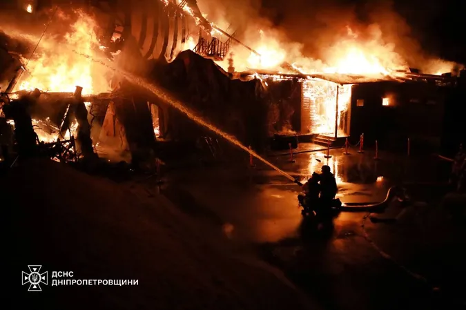 Росія масовано вдарила по Дніпру: 4 людини загинули, ще 21 – поранені (фото)