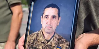 Отримали сповіщення в день 48-річчя: на Волині провели в останню путь воїна Олександра Резванюка (фото)