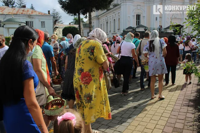 Як у Луцьку святкували Яблучний Спас (фото, відео)