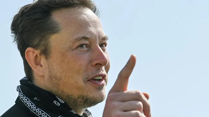 Ілон Маск продав частину акцій Tesla після опитування у Twitter