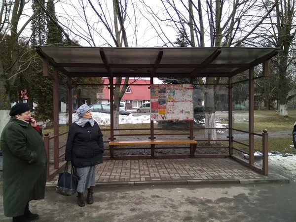 У Луцьку вимили зупинки громадського транспорту (фото)