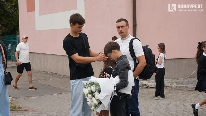 1 вересня у луцькій школі №9: як це було (фоторепортаж)
