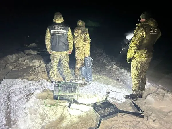 На Волині приземлили дрон з куривом, яке летіло до Польщі (фото)