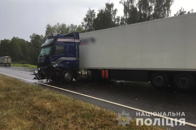 Моторошна аварія на Волині: легковик і вантажівка зіткнулися «лоб у лоб» (відео, фото, оновлено)