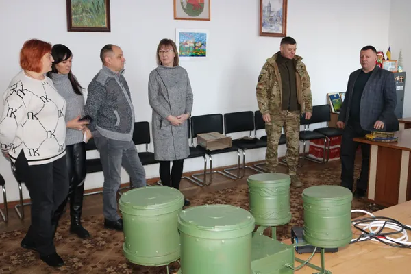Жителі Горохова передали РЕБ воїнові-земляку (фото)