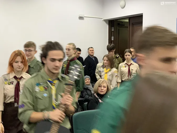 Пластуни передали до Луцькради Вифлеємський вогонь миру (фото)