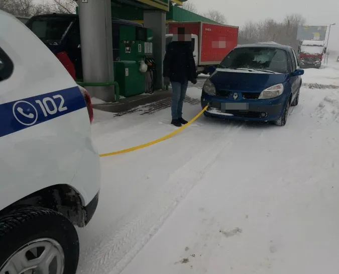 На Волині поліцейські допомогли тим, хто потрапив у скруту через негоду (фото)