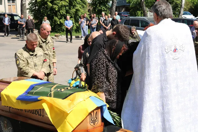 На Волині попрощалися із Захисником Віктором Миколайчуком (фото)