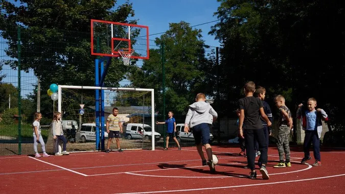У Луцьку відремонтували 3 спортмайданчики за один мільйон гривень: який найдорожчий