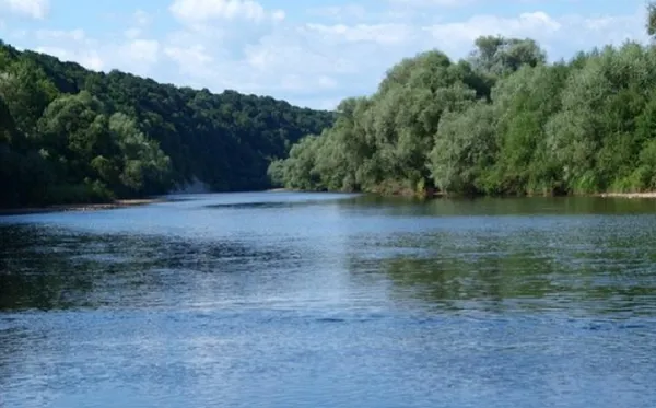 Тільки шість річок України мають відносно чисту воду (інфографіка)