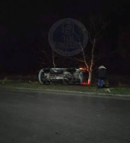 У Володимирі автівка злетіла у кювет і перекинулася