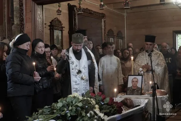 У місті на Волині відбулося прощання з полеглим захисником Сергієм Остапишиним (фото)