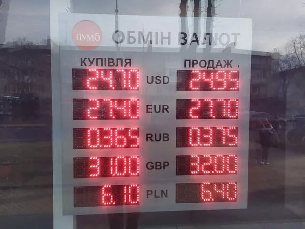 Долар і євро стрімко здорожчали: курс валют на 3 березня
