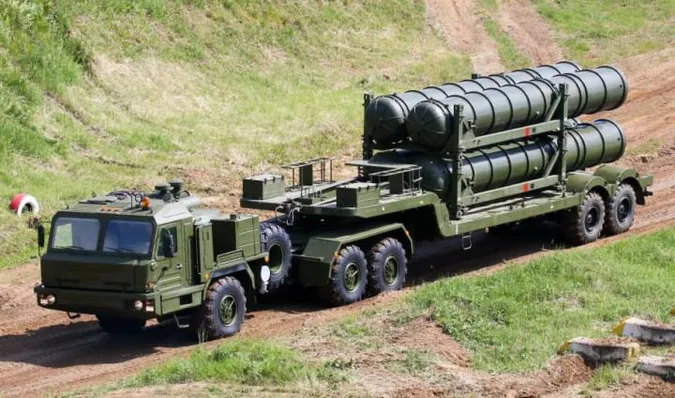 Готуються до ракетних обстрілів: до Білорусі привезли чергову партію ракет