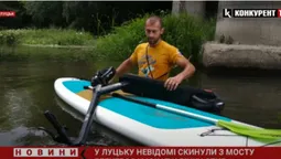 З мосту – в Стир: у Луцьку невідомі втопили електросамокат (відео)